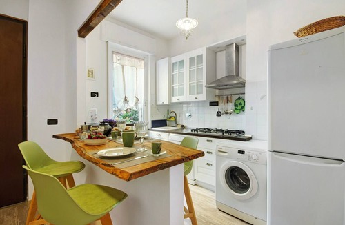 Bogliasco Apartment | Apartment 'Lo Scoglio' with Private Garden and Wi-Fi