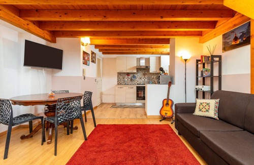 Picanello-Ognina-Barriera-Canalicchio Apartment | Apartment 'Magma' with Wi-Fi and Air Conditioning