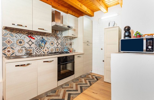 Picanello-Ognina-Barriera-Canalicchio Apartment | Apartment 'Magma' with Wi-Fi and Air Conditioning