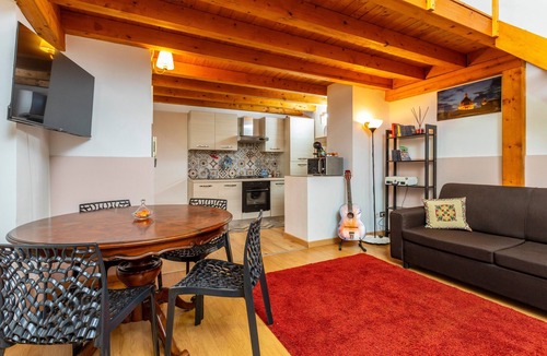 Picanello-Ognina-Barriera-Canalicchio Apartment | Apartment 'Magma' with Wi-Fi and Air Conditioning