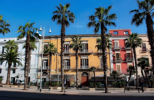 Municipio 4 Apartment | Apartment 'Michelangelo' with Wi-Fi and Air Conditioning