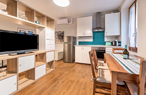 Morgnaga Apartment | Apartment 'Morgnaga Lovely Flat' with Wi-Fi and Air Conditioning