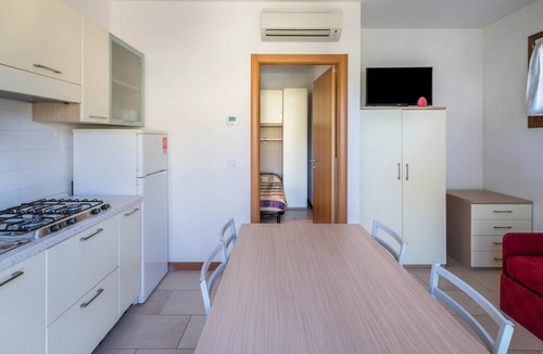 Caorle Apartment | Apartment 'Piramidi 06' with Private Garden & Wi-Fi