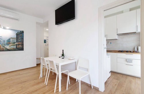 Municipio 2 Apartment | Apartment 'Platinum - Il Centro Luxury Suites' with Balcony, Wi-Fi & Air Conditioning