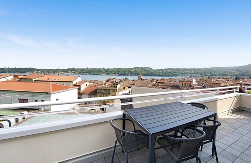 Salo Apartment | Apartment 'Rocchetta Flat' with Lake View, Wi-Fi and Air Conditioning