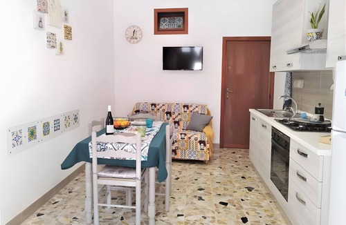 Avola Apartment | Apartment 'S'accomodassi - Tra Città E Mare' with Air Conditioning