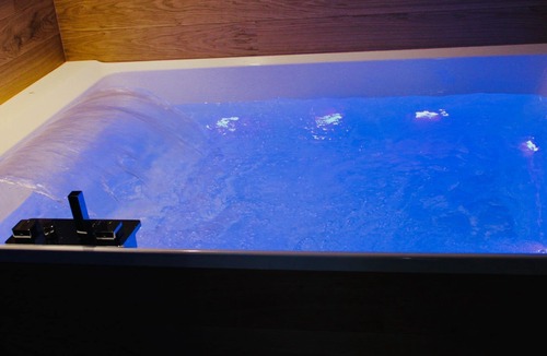 Jesi Apartment | Apartment + spa in the historic center