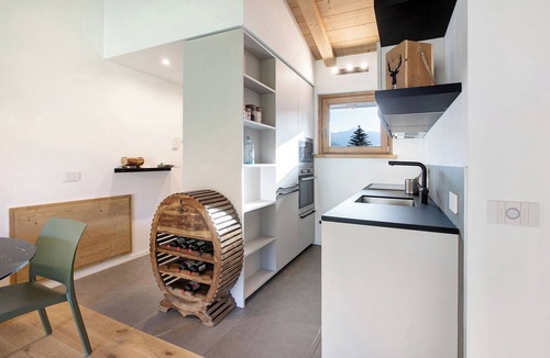 Valtellina Apartment | Apartment "Violet a due passi da Bormio" with Mountain View, Private Balcony & Wi-Fi