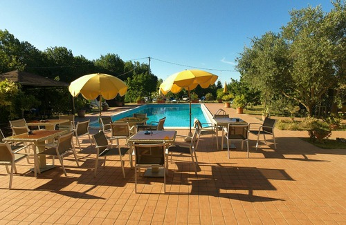 Montaletto Apartment | Apartment with access to swimming pool