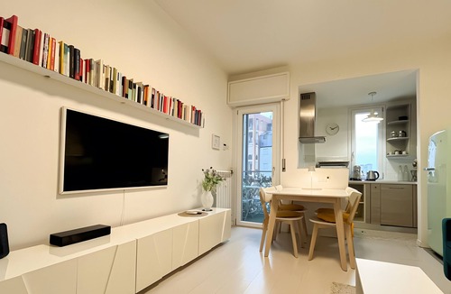 Turro Apartment | Apartment with Balcony, Wi-Fi and Air Conditioning