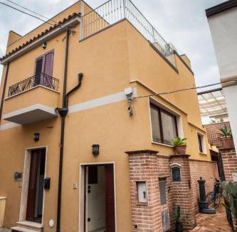 Locri Apartment | Apartment Wohnung Eutimo mit Waschmaschine und Geschirrspüler by Interhome