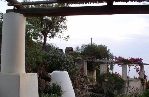 Filicudi Porto House | ARCHETTO 2 A ROMANTIC NEST BETWEEN BLUE AND GREEN