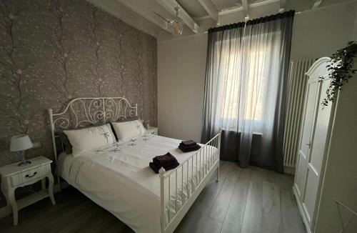 Turro Apartment | Authentic Milan Ringhiera House near Metro