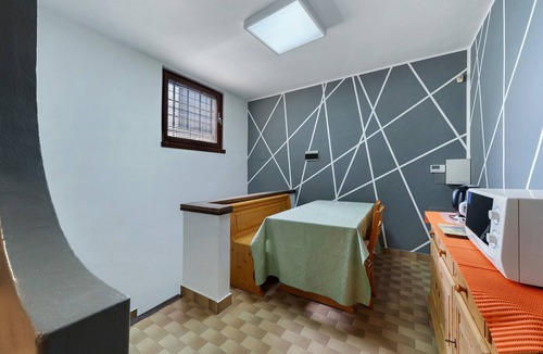 Induno Olona House | Azalea apartment: peaceful retreat with mountain views