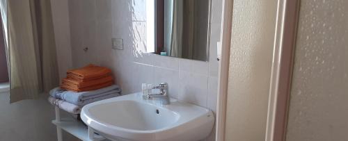 Centola Bed & Breakfast | B&B Le Ginestre