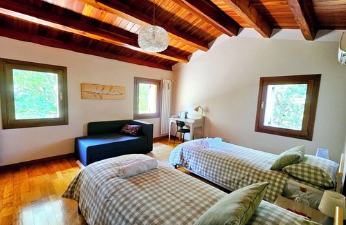 Torreglia Bed & Breakfast | B&B Villa Euganea, large room with single beds, private bathroom, view Hills