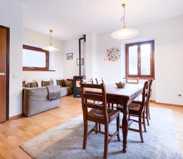 Valtellina Apartment | Balcone sulla Valmalenco - Vista mozzafiato