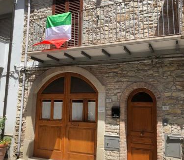 Basico House | Basicò un balcone sul mare-Casa I CARRUGGI- Case vacanza Sicilia&Toscana-