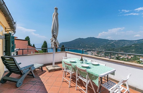 Moneglia House | Beach front home in Moneglia with WiFi