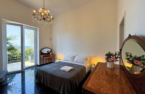 Santa Caterina Apartment | Beachfront villa with panoramic terrace