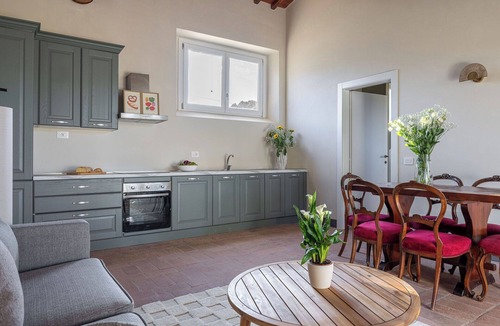 San Pietro in Bossolo Villa | Beautiful apartment in villa for 6 people with WIFI, pool and TV, close to Greve In Chianti