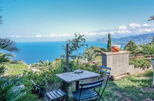 Gioiosa Marea Apartment | Beautiful apartment in Gioiosa Marea ME with WiFi