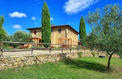 Simignano Apartment | Beautiful apartment for 3 guests with WIFI, pool, TV and pets allowed