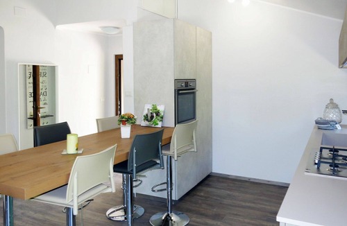 Cologna Spiaggia Villa | Beautiful apartment in villa with A/C, WIFI, hot tub, pool, TV, patio, pets allowed, panoramic view
