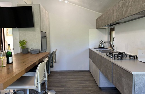 Cologna Spiaggia Villa | Beautiful apartment in villa with A/C, WIFI, hot tub, pool, TV, patio, pets allowed, panoramic view