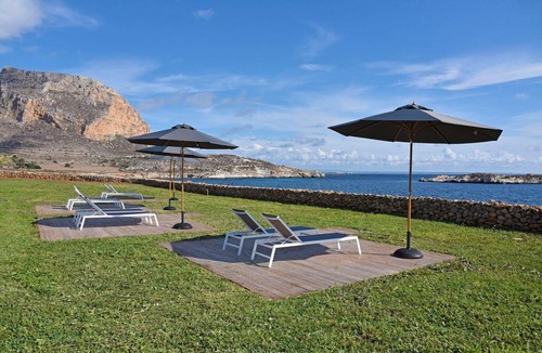 Favignana Villa | Beautiful private villa for 12 people with WIFI, A/C, TV and patio