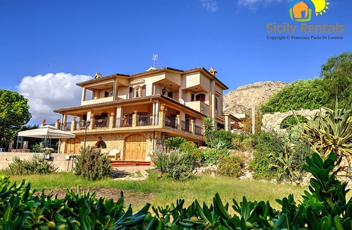 Terrasini Villa | Big villa overlooking the wonderful gulf of Castellammare