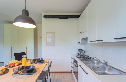 Albate Apartment | Black Loft Como - Studio Apartment, Sleeps 2