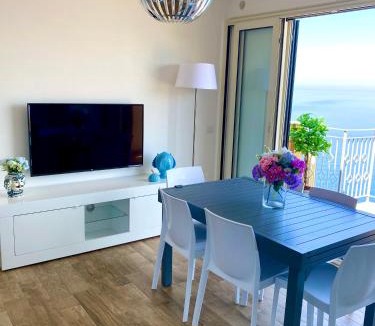 Scilla House | Blue Jolie