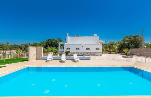 Fumarola Villa | Brilliant Ostuni Villa | 4 Bedrooms | Villa Galatosa