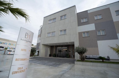 Carinaro Hotel | Building Hotel