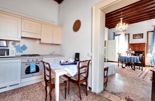 San Polo Apartment | Ca' Badoer West Studio