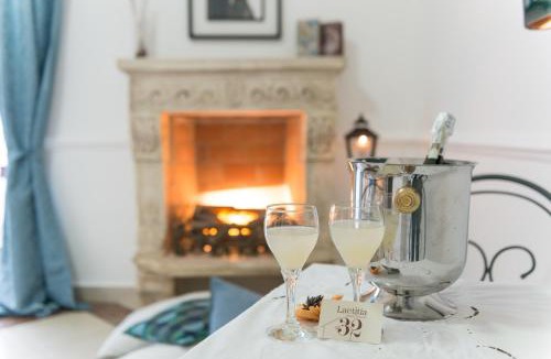 Aversa Bed & Breakfast | Camera Ardea con Camino