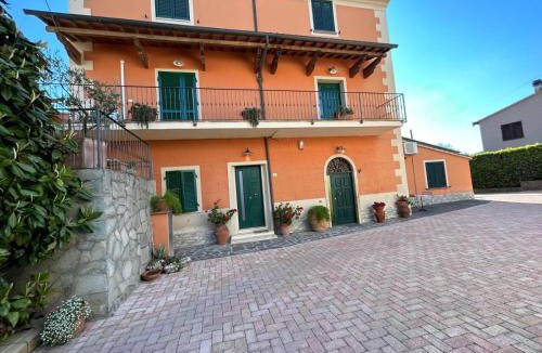 Lari House | Camera Girasole
