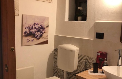 Castellero House | Camera Orchidea con Bagno privato