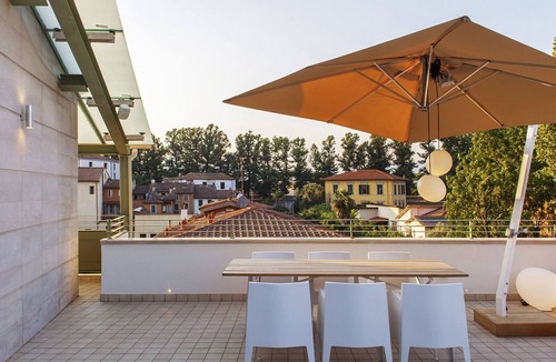 Lucca Historical Center Apartment | Canticle Lucca Luxury Apartment with Elevator, Terrace, Parking and Jacuzzi
