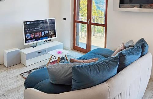 Brolo Apartment | Casa A&E - Panoramic Lake Orta Views