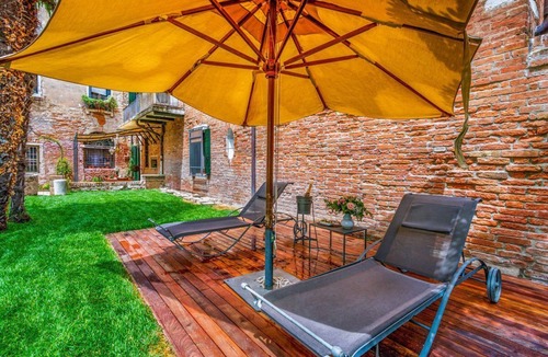 Dorsoduro Villa | Casa Dorsoduro - Three Bedroom Villa, Sleeps 6