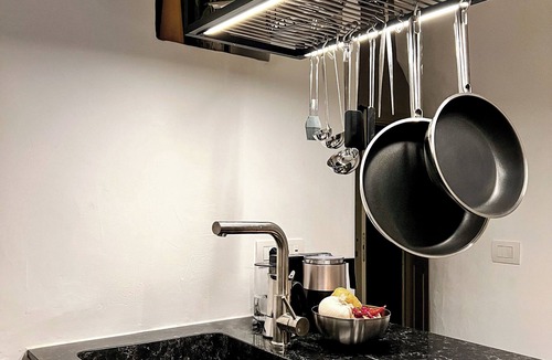 Centro Storico Apartment | Casa Due Pulcini 2 private suites - 1 design townhouse - 4+2 guests