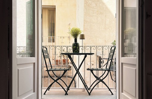 Centro Storico Apartment | Casa Due Pulcini 2 private suites - 1 design townhouse - 4+2 guests