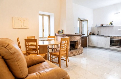 Roccagloriosa Condo | Casa Frida
