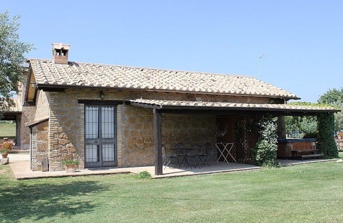 Tarano House | Casa Norberto A, fully refundable with voucher*: A graceful apartment surrounded by meadows and by green hills.