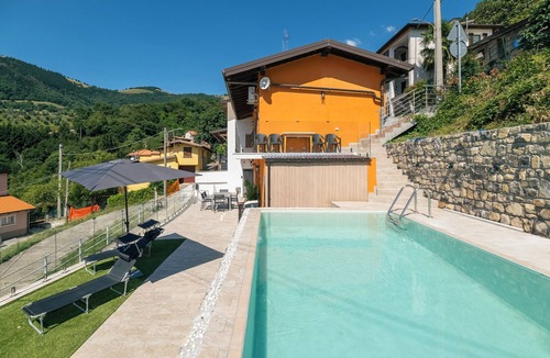 Parzanica Villa | Casa Santari - Two Bedroom Villa, Sleeps 6