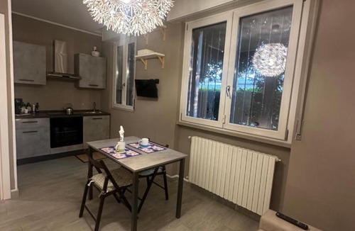 Limbiate Apartment | Casa strauss, elegante bilocale immerso nel verde