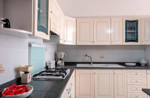 Trappeto Apartment | Casa Viola Apartment Near the Sea with Wi-Fi