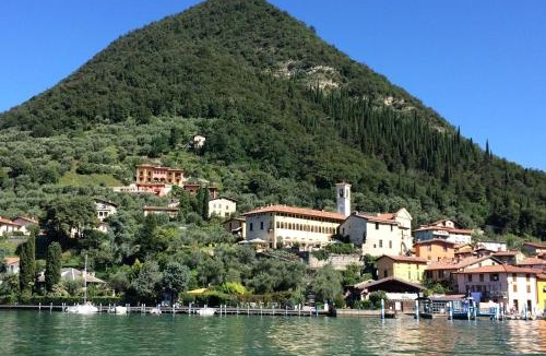 Peschiera Maraglio Apartment | Castello Oldofredi